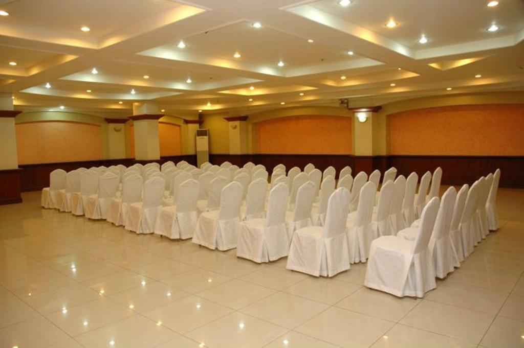 Grand Regal Hotel Bacolod Exterior photo