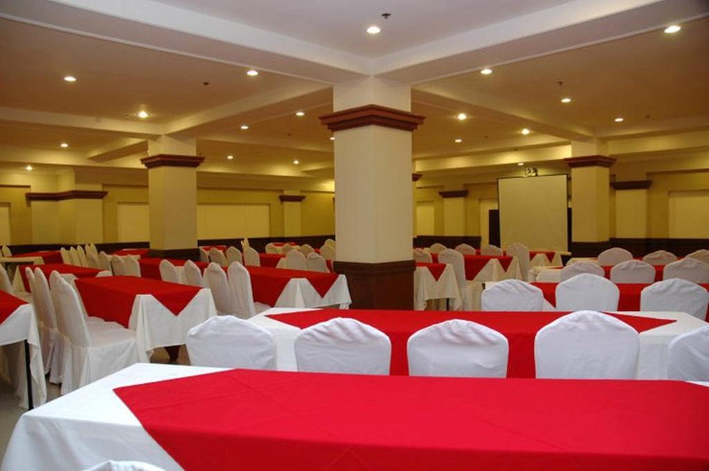 Grand Regal Hotel Bacolod Exterior photo