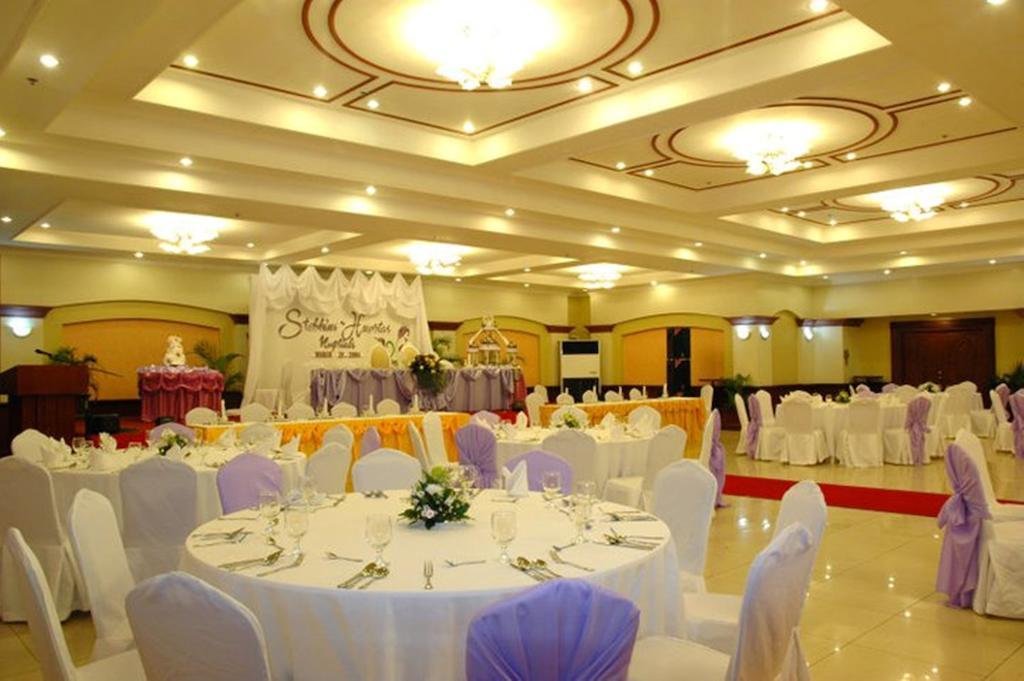 Grand Regal Hotel Bacolod Exterior photo