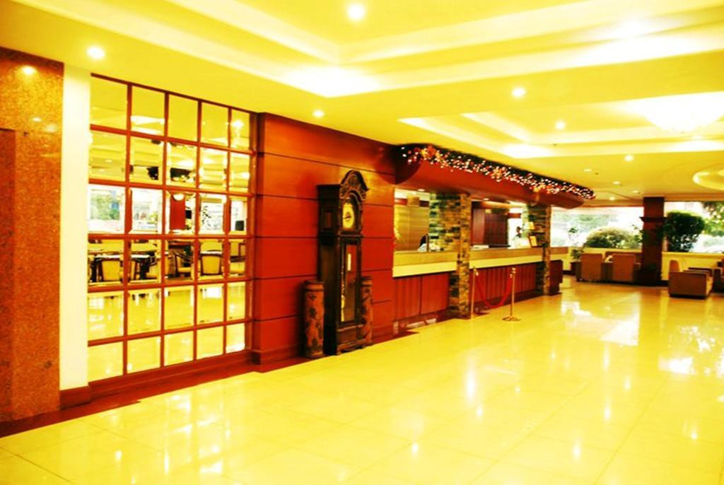 Grand Regal Hotel Bacolod Exterior photo