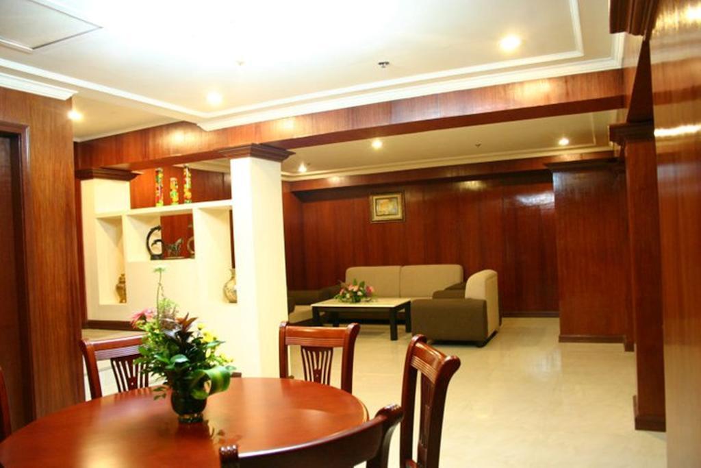 Grand Regal Hotel Bacolod Exterior photo